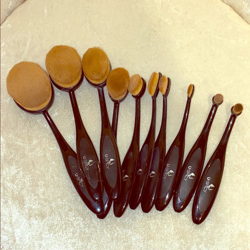 Oval 10 piece Makeup Brush Set